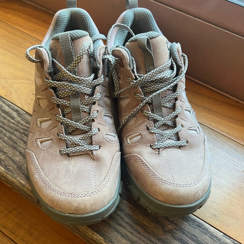 Women’s Oboz Waterproof Hiking Shoes - 8.5 wide